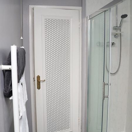 Superb 3 Bedroom Flat In ستافورد المظهر الخارجي الصورة