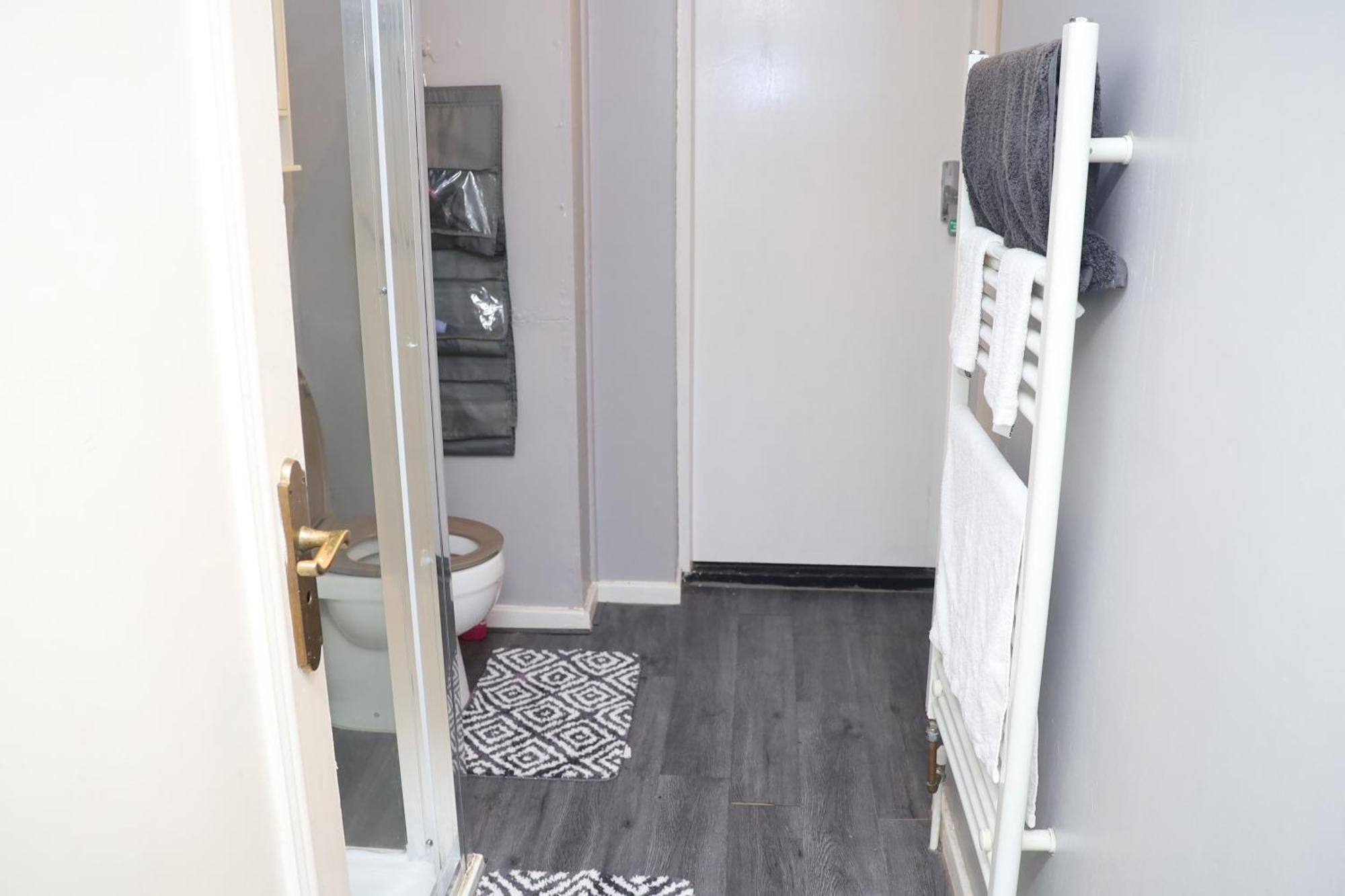 Superb 3 Bedroom Flat In ستافورد المظهر الخارجي الصورة