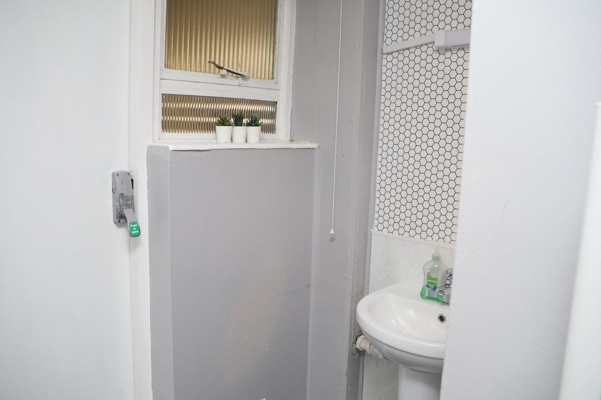Superb 3 Bedroom Flat In ستافورد المظهر الخارجي الصورة