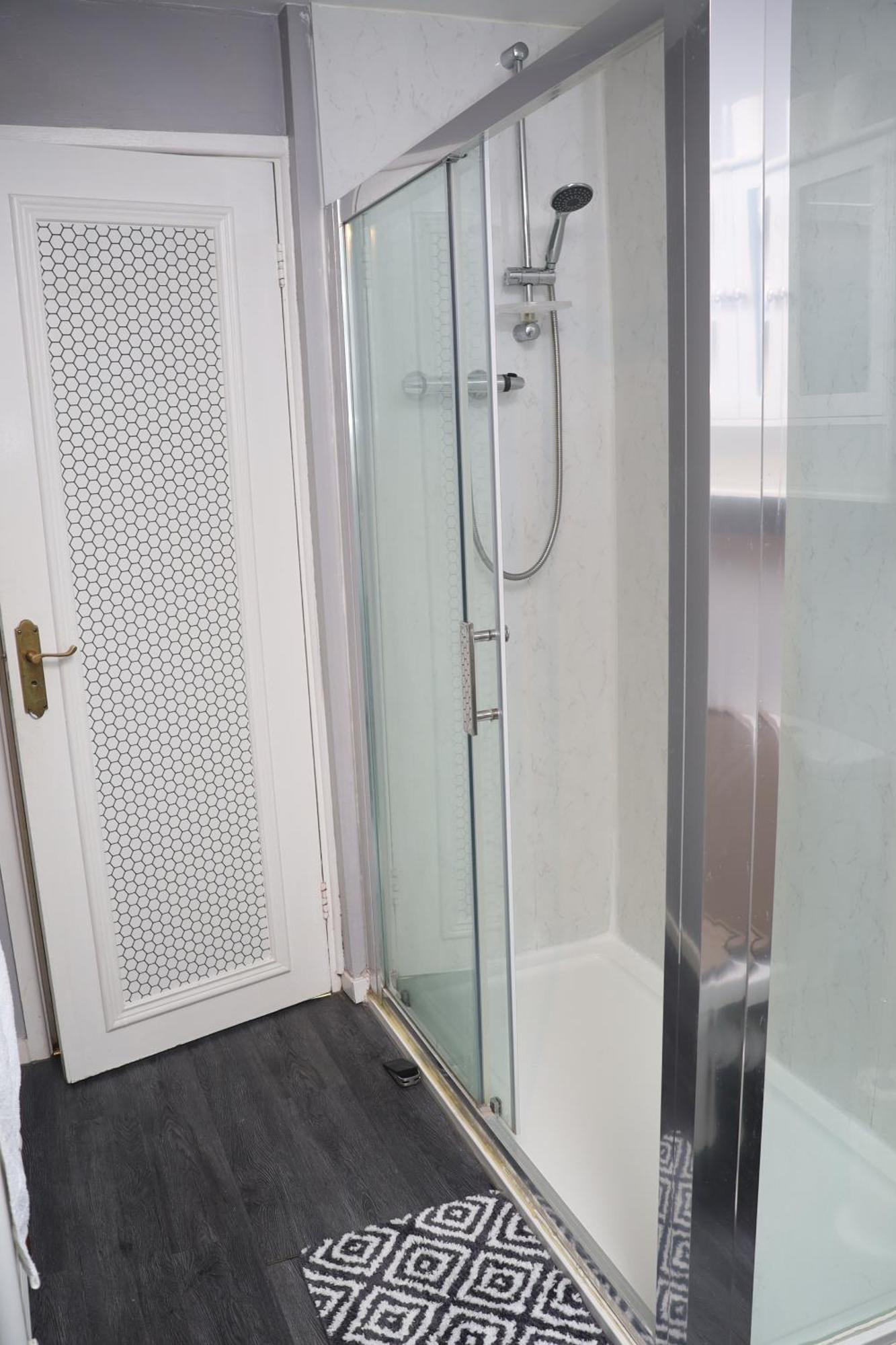 Superb 3 Bedroom Flat In ستافورد المظهر الخارجي الصورة